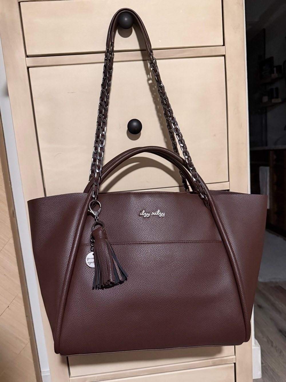 Itzy Ritzy Boss Tote diaper bag in Espresso